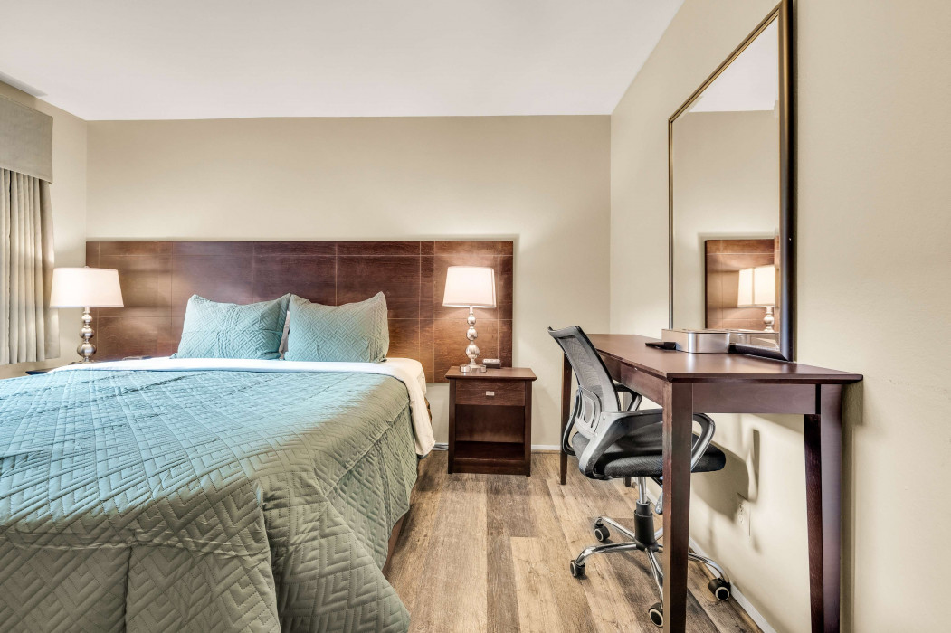 1 King Bed, 1 Bedroom Suite