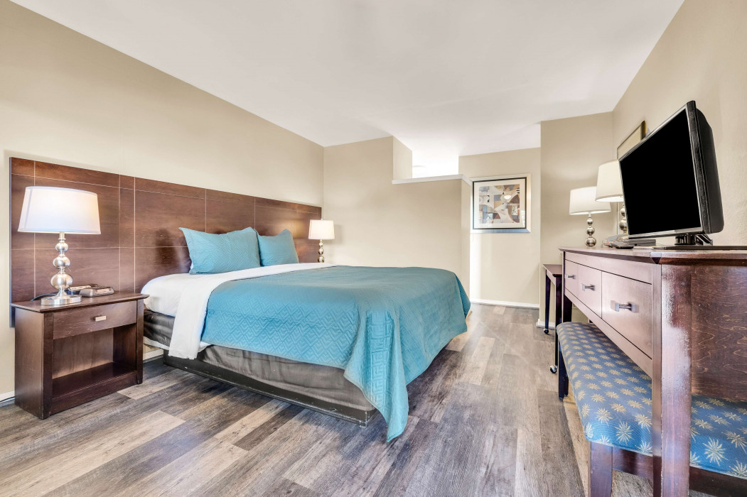 1 King Bed Accessible